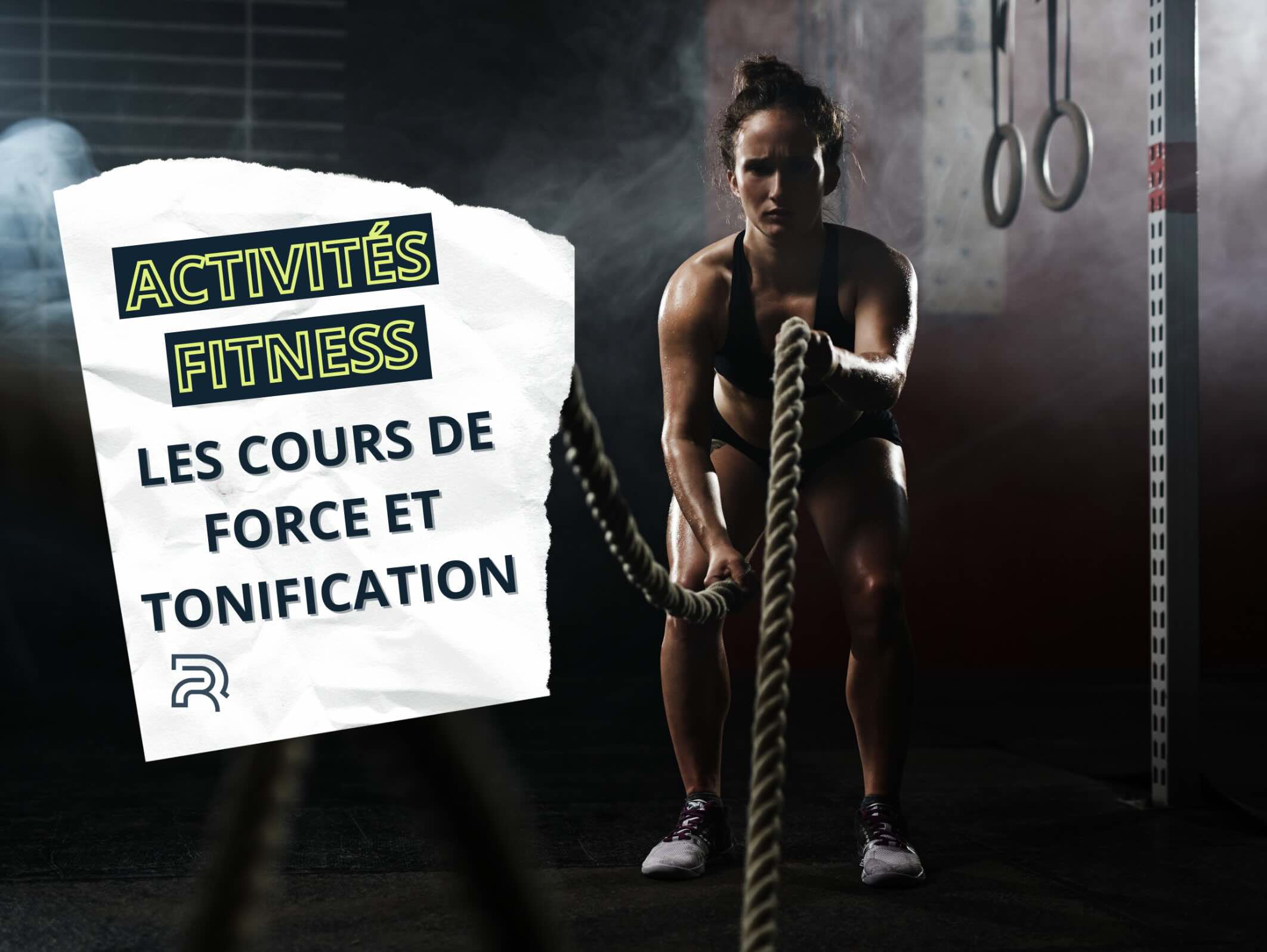 Femme en pleine séance de battle rope, illustrant les cours de force et tonification proposés en activités fitness
