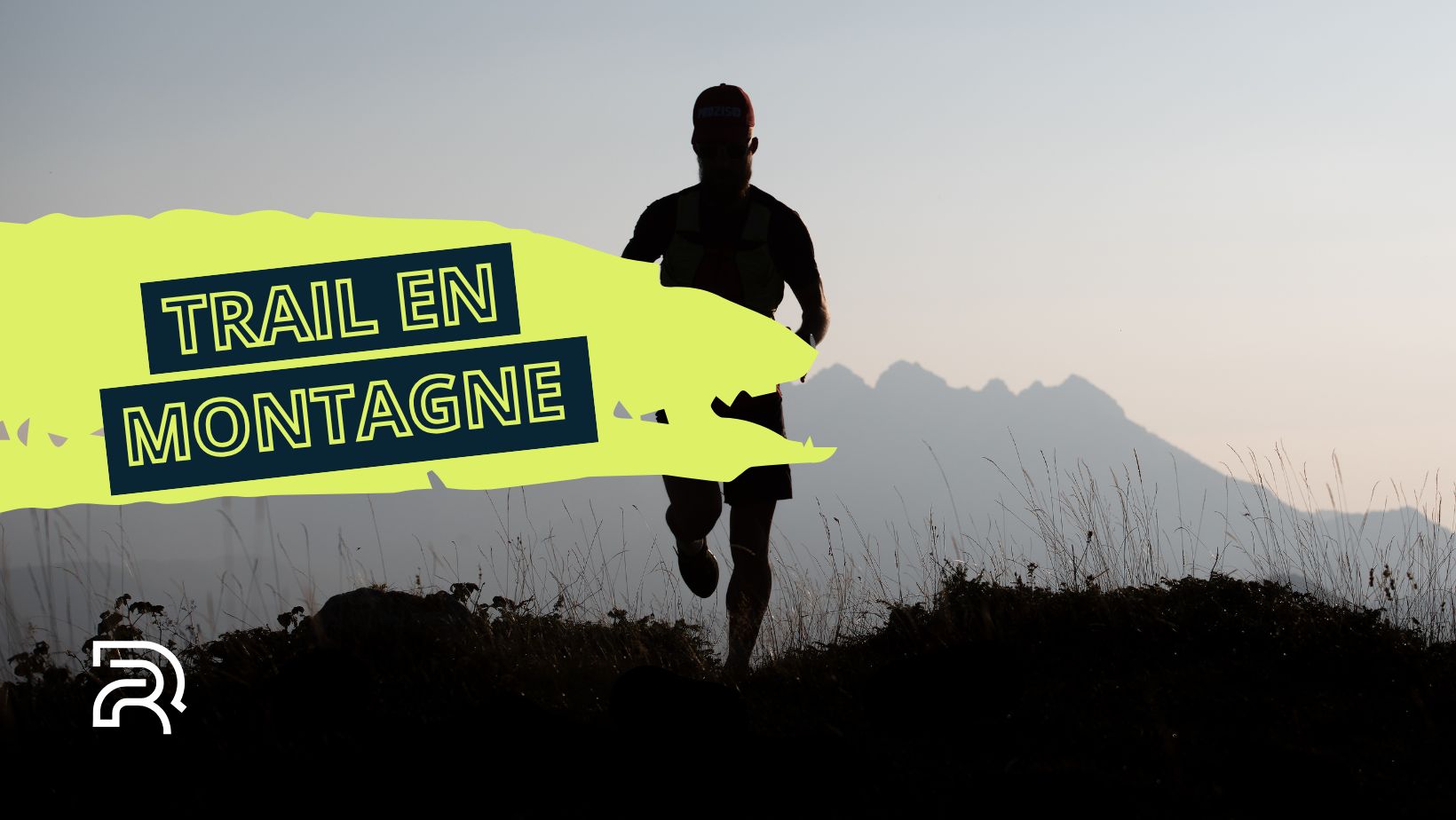 Coureur silhouette pratiquant le trail en montagne au lever du soleil, avec les sommets en arrière-plan et visuel graphique Resofit.